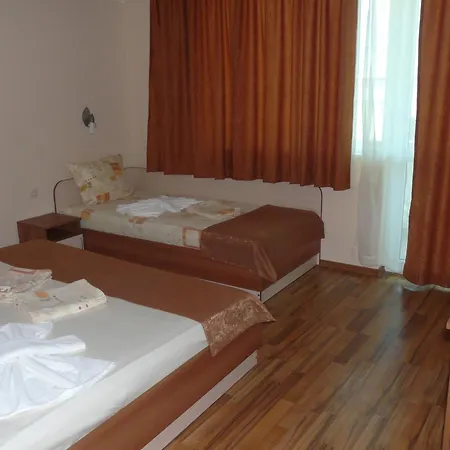 Hotel семеен детелини