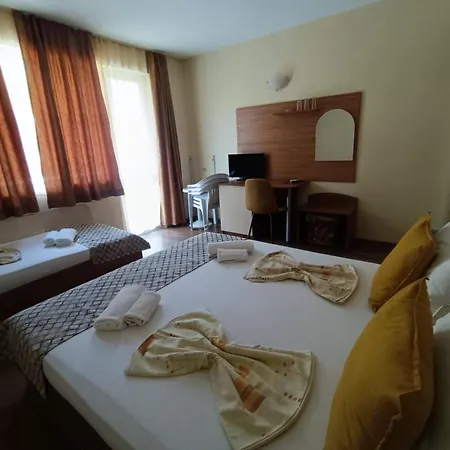 семеен детелини Hotel 2*