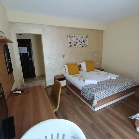 Хотел семеен детелини 2*