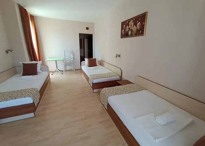 ホテル семеен детелини 2*