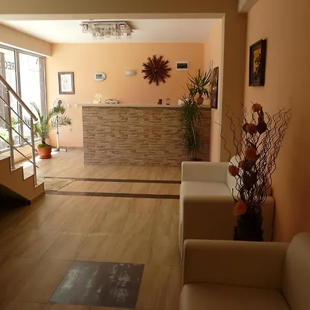 Готель семеен детелини 2*
