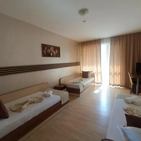 семеен детелини فندق بريمورسكو